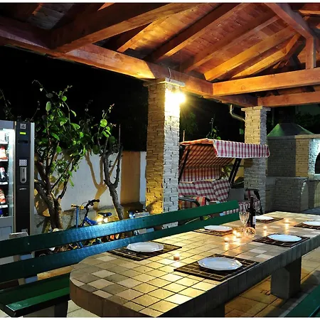 Spa & Heated Pool 3 Apartamento Sukošan