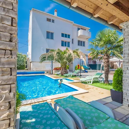 Spa & Heated Pool 3 *